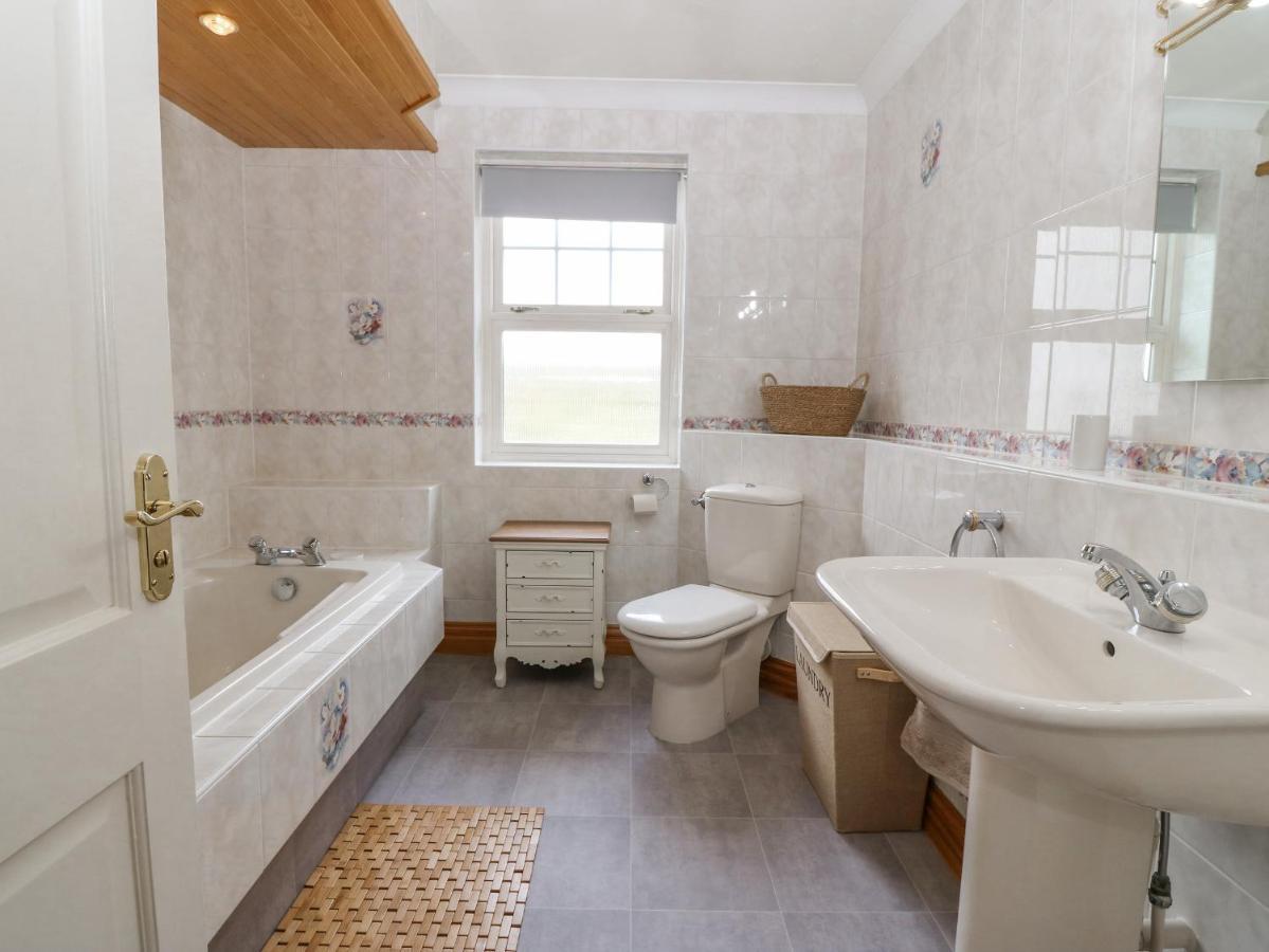 Bwthyn Clai Villa Llangefni Exteriör bild